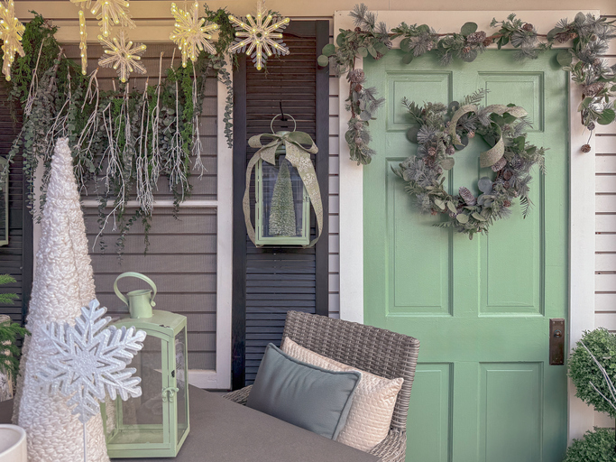 holiday porch decor
